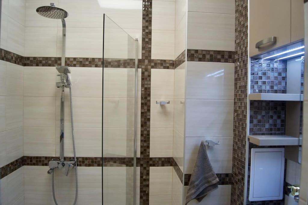 Cozy 2Br Oasis In Central Burgas Exterior foto